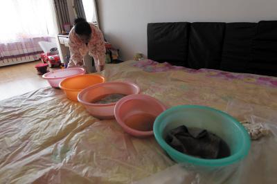 索县楼上漏水，住户失联，小区没物管，业主维权难！律师来支招……